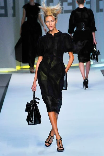 Look 13